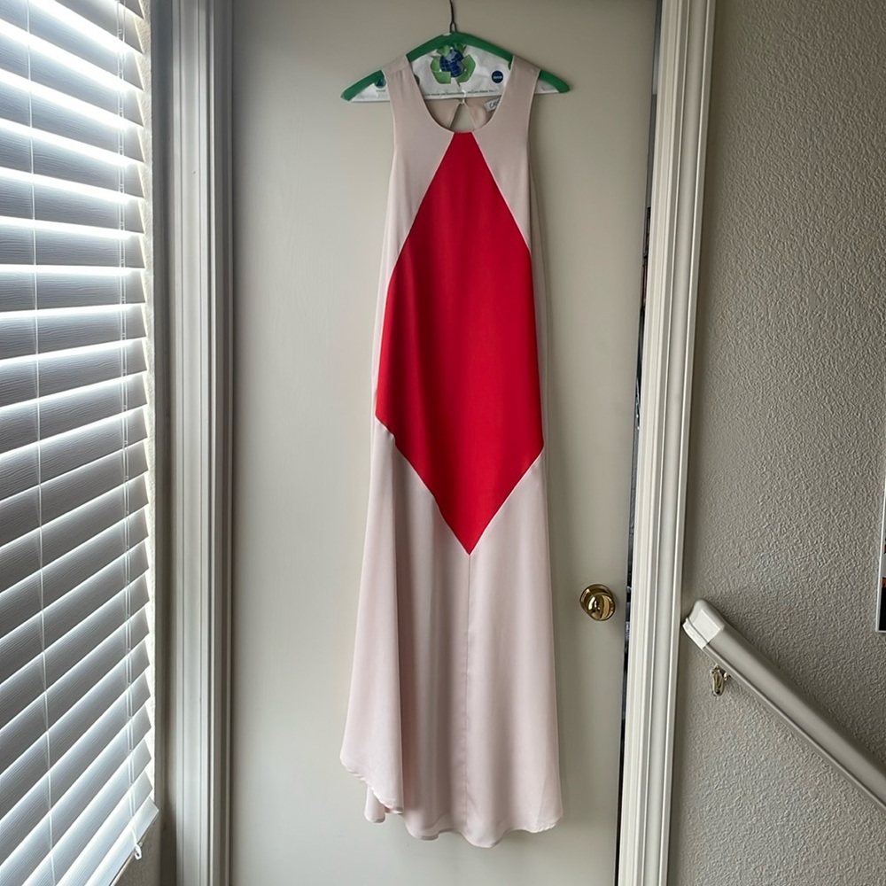 Maxi dress with mod feel